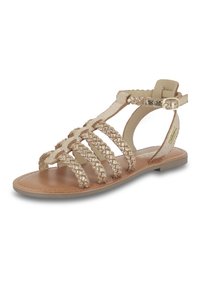 Gouden gevlochten leren sandaal met platte zool, open teenontwerp en verstelbare enkelsluiting. Heeft gegolfde randen en een zachte textuur.