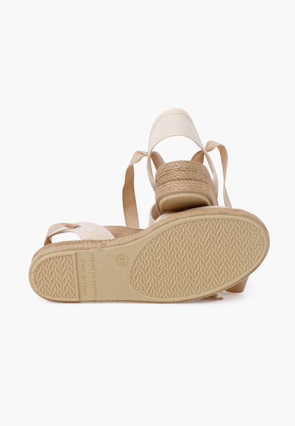 Riemchenballerina – beige