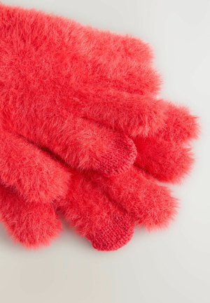 Mănuși pufoase roșii, fabricate dintr-un material moale, cu un finisaj texturat. Degetele au detalii din tricot cu nervuri la manșete.