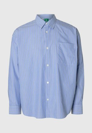 Mėlyna ir balta dryžuota marškinėliai su sagomis, apykakle, ilgomis rankovėmis ir krūtinės kišene. Pagaminti iš lengvos medžiagos, laisvo kirpimo.