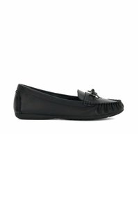 Zwarte leren moccasin-stijl platte schoenen met gerimpelde details, een ronde neus en een decoratieve strik op de voorzijde. Glad textuur.