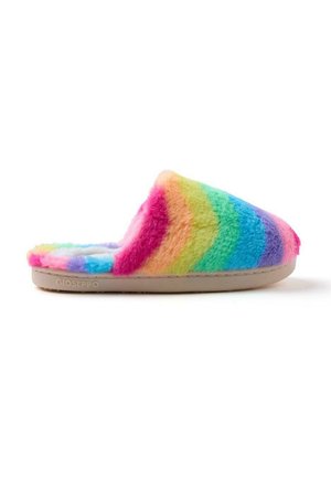 Zapatilla de rayas de arcoíris con una textura suave y aterciopelada. Construida con material sintético, con suela de goma color marrón y diseño de parte trasera abierta.