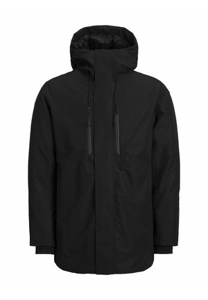 Veste noire imperméable avec un col haut, une capuche réglable et deux poches zippées. Caractérisée par une texture lisse et un design épuré.