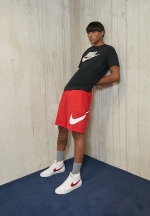 CLUB - Shorts - university red/white