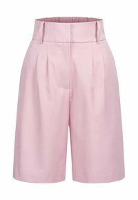 Shorts rosa a vita alta, di lunghezza al ginocchio, con passanti per cintura, pieghe e chiusura frontale liscia, presentati su uno sfondo bianco.