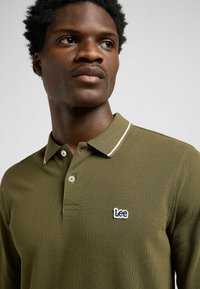 Lee Poloshirt - army green