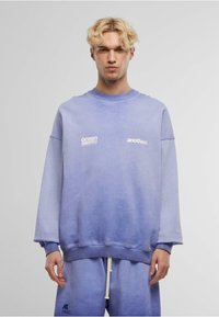 Paarse gradient sweatshirt met logo prints, geribbelde ronde hals en boorden. Gemaakt van katoen, ontspannen pasvorm, gecombineerd met bijpassende broeken.