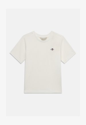 Λευκό κοντομάνικο T-shirt με στρογγυλή λαιμόκοψη και μικρό κεντητό λογότυπο στο αριστερό στήθος, παρουσιάζεται σε απλό φόντο.