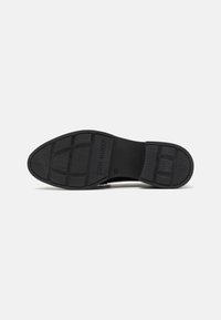 Steve Madden MEGGIE - Loafers - black