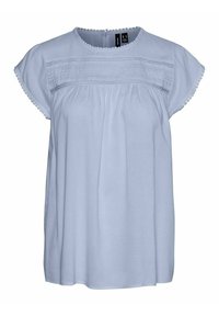 Světle modrá blůza s krátkým rukávem a kulatým výstřihem, texturovaný přední panel a ozdobné lemování podél rukávů a výstřihu. Měkká tkanina.