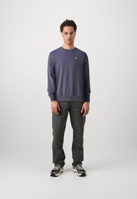 Pompeii RELAXED CREW NECK - Melegítőfelső - raisin