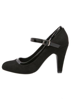 Talons hauts en cuir suédé noir avec un bout arrondi, des accents en cuir verni et une bride ajustable à la cheville. Le talon aiguille ajoute une touche d'élégance.