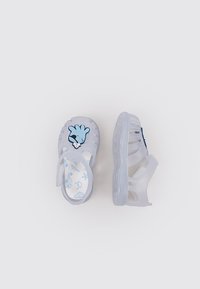 Sandali grigi traslucidi con personaggio dei cartoni animati blu, design aperto con ritagli laterali, fodera interna decorata con immagini a tema marino.