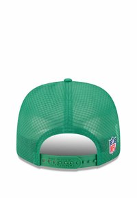 Casquette en maille verte avec une fermeture à pression, affichant "PHILADELPHIA EAGLES" embossé sur la sangle et un logo NFL sur le côté.