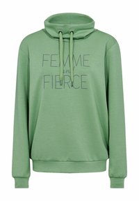 Grön hoodie med hög krage, dragsko och långa ärmar. Har tryckt text "FEMME" och "FIERCE" i mörkgrått. Mjuk, strukturerad tyg.