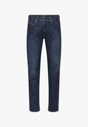 Miestne tmavomodré slim-fit džínsy s prednými vreckami, pútkami na opasok a zapínaním na gombík na bielom pozadí.