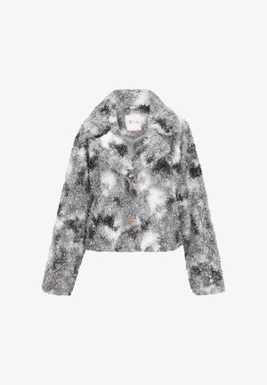 Trumpetas švarkas, pagamintas iš pūkuotos pilkos ir baltos medžiagos. Turės išpjautą apykaklę, tris mygtukus ir ilgus rankovės. Minkšta tekstūra.