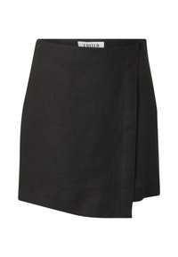 Zwarte linnen mini-jurk met een wikkelontwerp, gekenmerkt door strakke lijnen en een licht asymmetrische zoom. Label aan de binnenkant van de tailleband is zichtbaar.