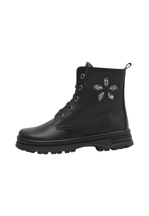 Bottines montantes en cuir noir avec lacets, semelle épaisse et un design de fleur scintillante sur le côté extérieur.