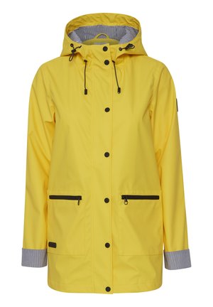 Chubasquero amarillo con capucha, bolsillos con cremallera negra y forro a rayas. Cuenta con una parte delantera de botones y puños elásticos para un ajuste ceñido.