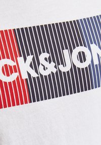Jack & Jones Junior JJECORP LOGO TEE O-NECK - Marškinėliai su spaudiniu - white