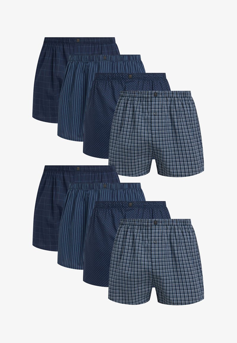 Set van zeven paar herenboxers in verschillende donkerblauwe tinten met patronen: ruit, strepen, stippen en geruite ontwerpen.