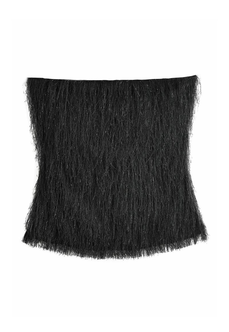 Czarny kawałek tkaniny o teksturze z włosiem, charakteryzujący się różnymi długościami włókien, prostokątnym kształtem i ogólnym miękkim wykończeniem.