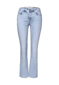 Jean en denim bleu clair taille haute, coupe slim aux cuisses avec un léger évasé en bas, avec poches avant et arrière et fermeture par bouton.