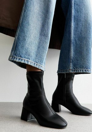 BLOCK HEEL - Botines - black