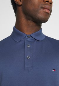 Tommy Hilfiger SLIM POLO - Poloskjorter - faded indigo
