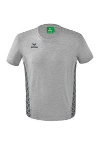 Graues Kurzarm-T-Shirt mit Rundhalsausschnitt, auf dem die Brust ein schwarzes Logo und an den Seiten dunkel gemusterte Akzente aufweist.