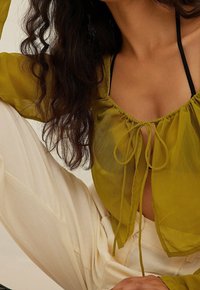 NA-KD Bluse - green