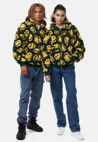 Karl Kani SIGNATURE SMILEY FULL ZIP UNISEX - Bunda z nepravej kože - green/yellow/black