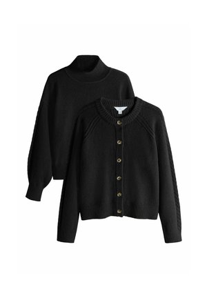 Schwarze Strickpullover, einer mit hohem Kragen und einer mit Knopfverschluss, ausgestattet mit gerippten Bündchen und einer strukturierten Oberfläche.