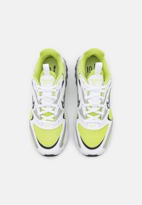 Nike Sportswear ZOOM AIR FIRE - Sapatilhas - weiss