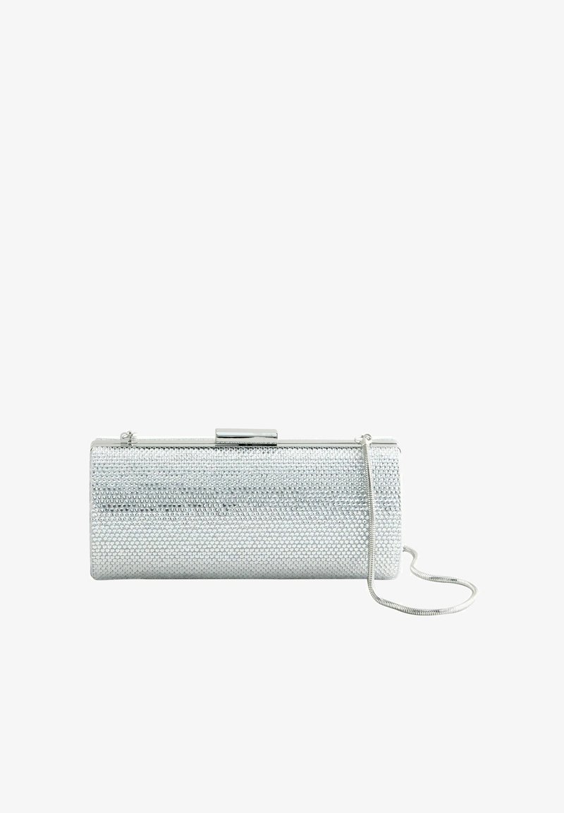 Ezüst színű clutch táska textúrált, fényes véggel, téglalap alakú, fém csattal és levehető lánc pánttal.