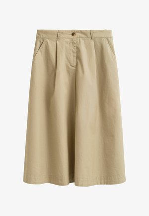 Beiger knielanger Rock mit vorderen Knöpfen, Gürtelschlaufen, Falten und Seitentaschen, aus leichtem Stoff.