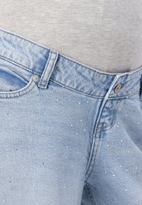ONLY MATERNITY OLMCOBAIN WIDE - Relaxed fit -farkut - light blue denim