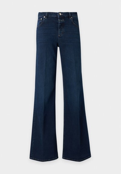 Jean en denim bleu foncé avec taille haute, bouton et fermeture éclair à l'avant, cinq poches et jambes larges évasées.