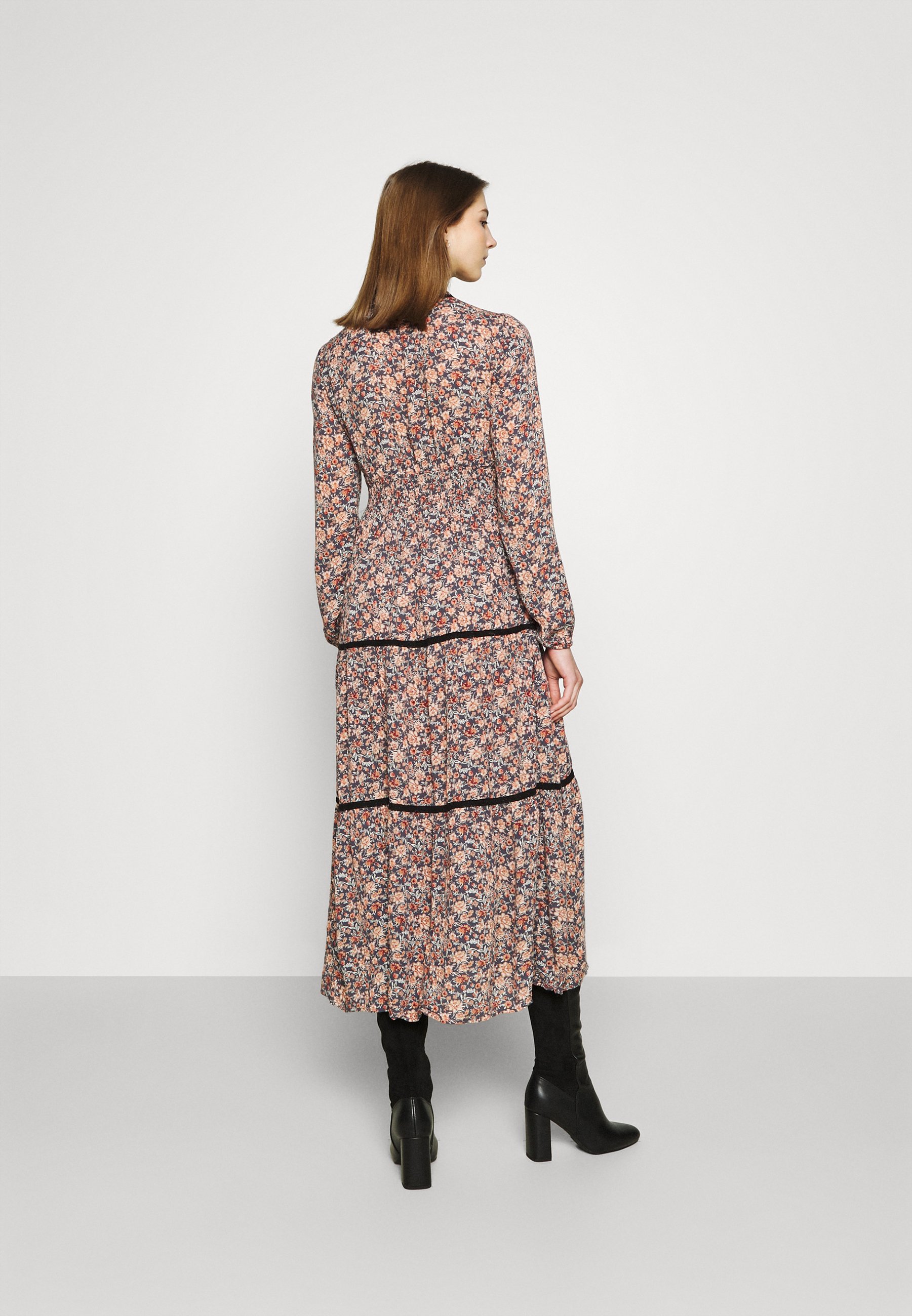 Expectation 関税 送料込 Vero Moda オープンショルダー ワンピース 2色 絶賛 Ayecue Com