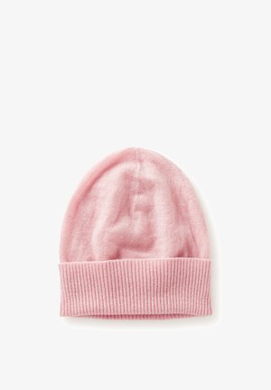 Gorro de punto rosa con una textura suave, que presenta un puño acanalado y una parte superior redondeada. Diseño simple, adecuado para un uso informal.