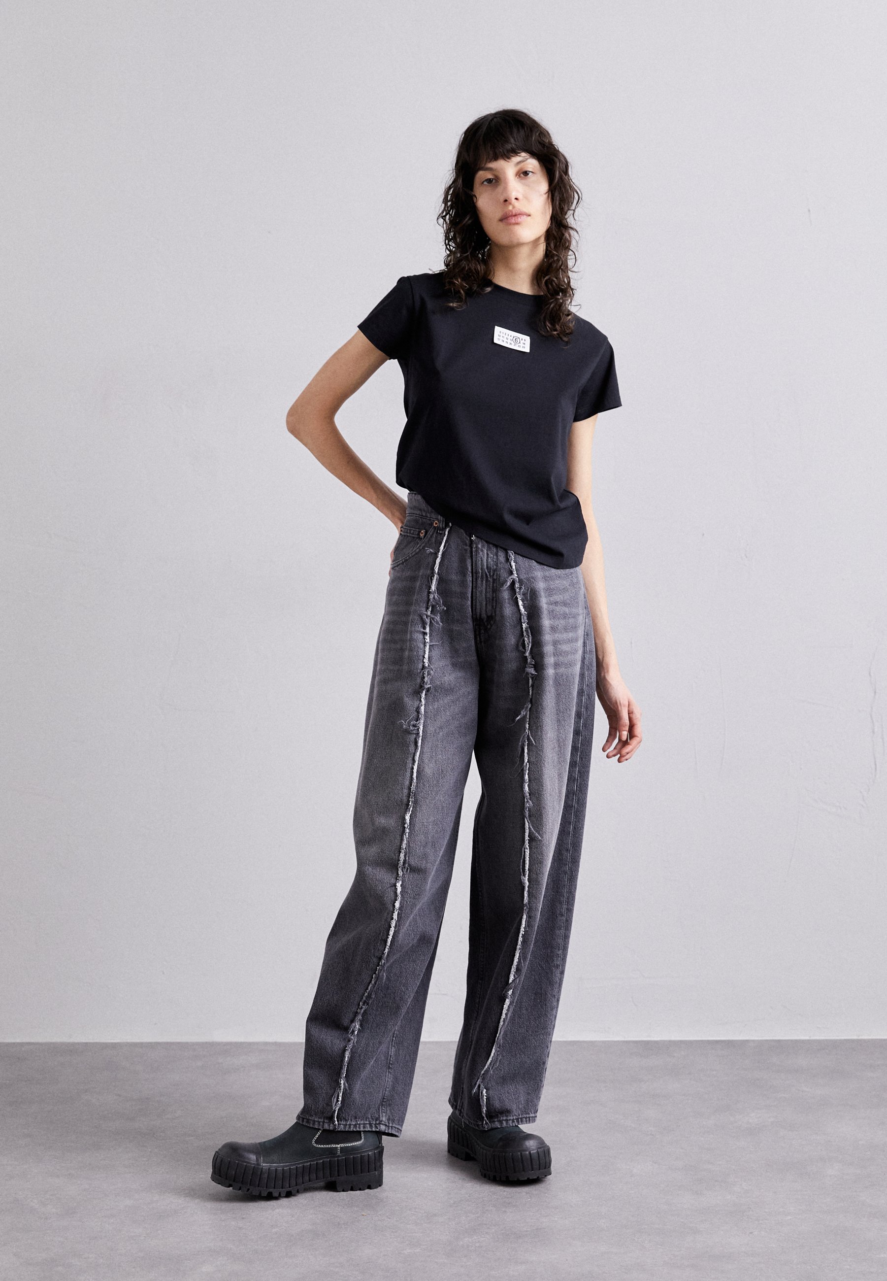 ★MM6 Maison Margiela★ Wide logo pants gray S52KA0396S25575 MM6 Maison Margiela - Wide leg/szary - Zalando.pl