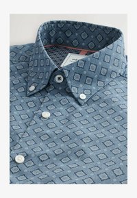 Selezionato, blue tile print