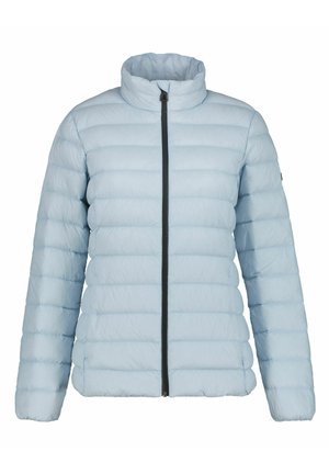 Vaaleansininen pehmeä takki, jossa on korkea kaulus, vetoketjulla varustettu etuosa ja vaakasaumat. Ominaisuuksiin kuuluvat kapea malli ja sileä kangas.