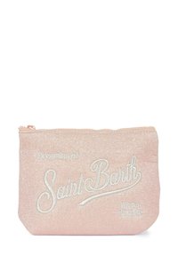 Sacchetta in tessuto rosa e glitterato con la scritta bianca ricamata "Sognando Saint Barth" e "Paradiso Invernale". Chiusura con zip in cima.