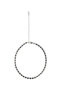 Kovový náhrdelník s kruhovým designem, obsahující propletené prvky černého a stříbrného řetězu. Nastavitelný řetěz pro přizpůsobení délky.