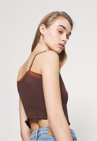 BDG Urban Outfitters CROSS CAMI - Top - chocolate
