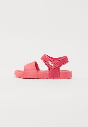 Sandali rosa in gomma con suola piatta, dotati di un ampio cinturino sopra il piede e un cinturino sul tallone, impreziositi dal logo Fila.