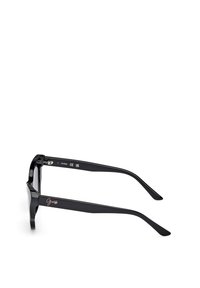 Gafas de sol rectangulares negras con montura de acetato brillante, con un logo "Guess" en color oro rosa en la patilla y extremos redondeados en las varillas.