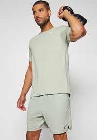 Nike Performance TOTALITY - Sportiniai šortai - jade horizon/black